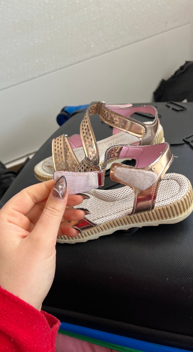 Parlak Pembe Tokalı Kız Sandalet - Görsel 3