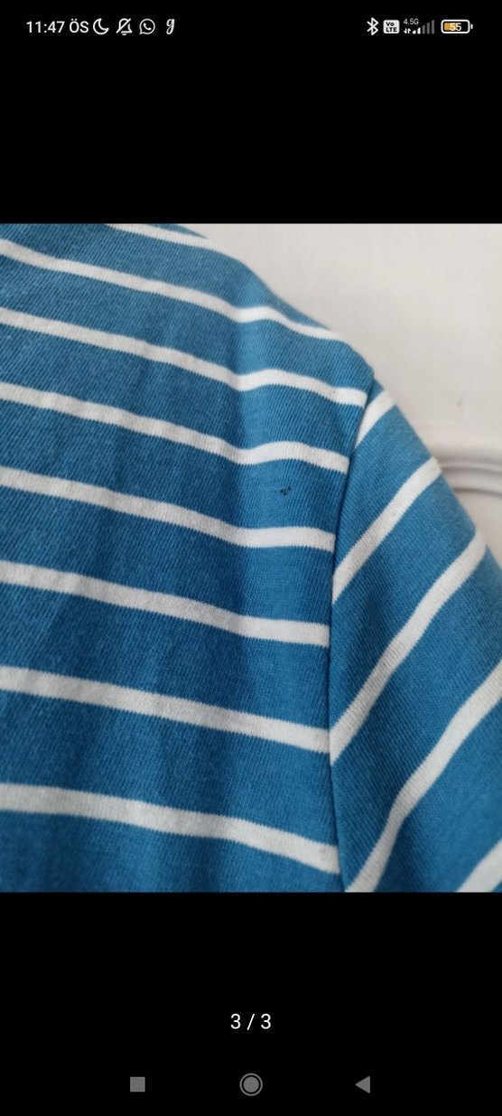 LC WAİKİKİ Mavi Beyaz Çizgili V Yaka Kadın Tişört - Görsel 3