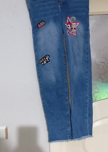 Nakışlı İnce Kesim Kız Kot Pantolon - Görsel 2