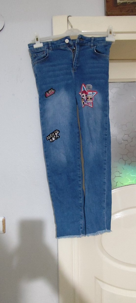 Nakışlı İnce Kesim Kız Kot Pantolon - Görsel 4