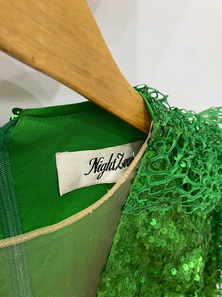 Parlak Yeşil Pul İşlemeli Uzun Abiye Elbise - Görsel 4