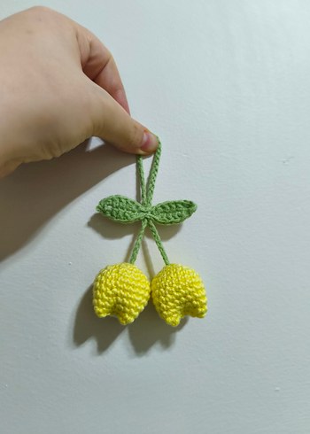 Laleli el örgüsü amigurumi çanta charmı anahtarlık - Görsel 5