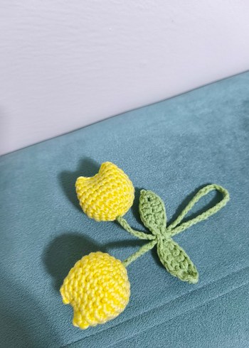Laleli el örgüsü amigurumi çanta charmı anahtarlık - Görsel 4