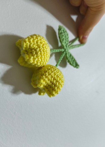 Laleli el örgüsü amigurumi çanta charmı anahtarlık - Görsel 6
