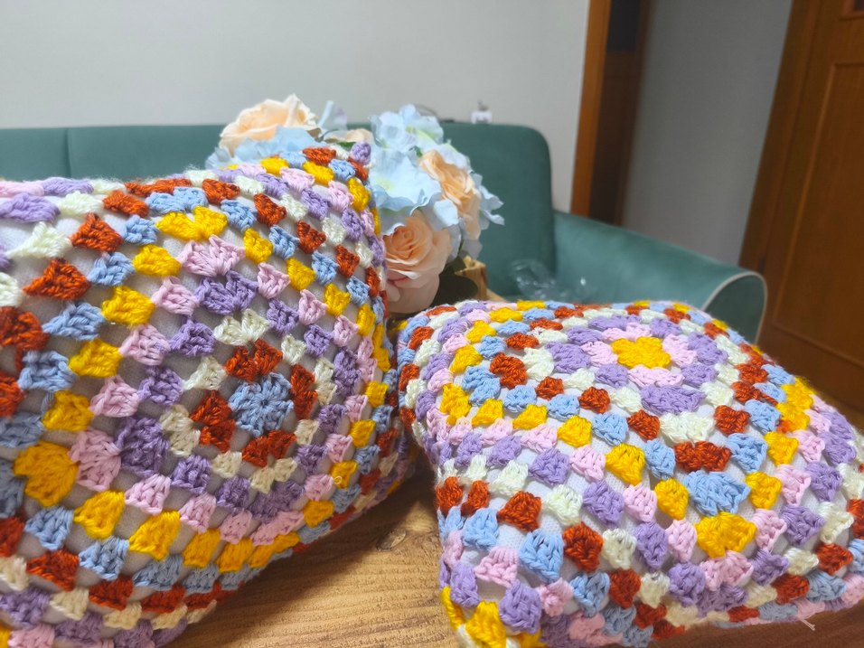 Renkli Nakışlı Dekoratif Yastık - Görsel 4