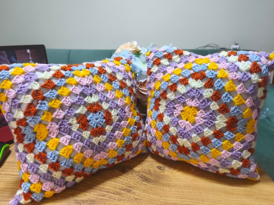 Renkli Nakışlı Dekoratif Yastık - Görsel 3