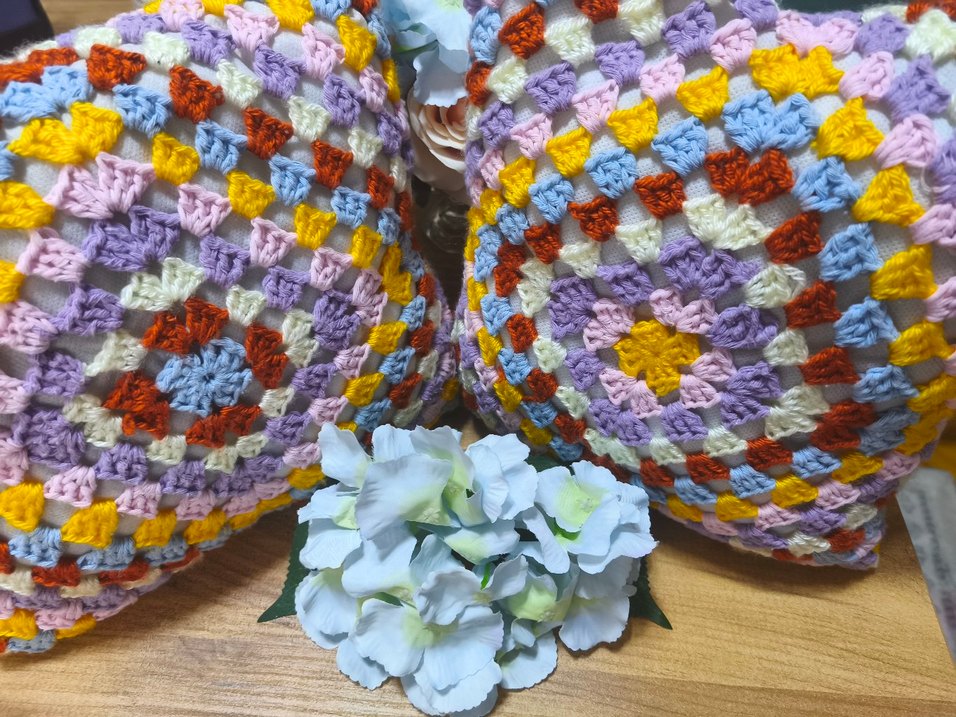 Renkli Nakışlı Dekoratif Yastık - Görsel 5