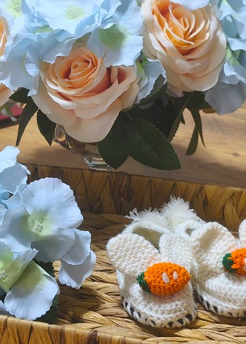 Nakışlı Beyaz Örgü Kız Bebek Patik - Görsel 2