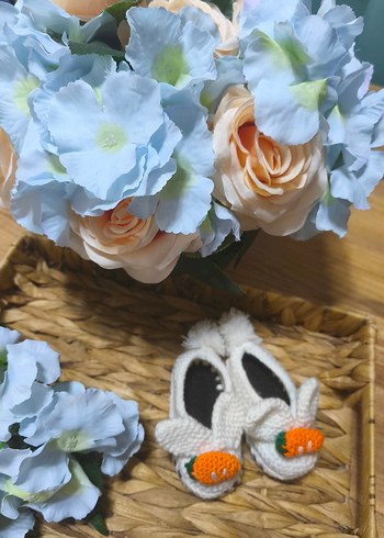 Nakışlı Beyaz Örgü Kız Bebek Patik - Görsel 5