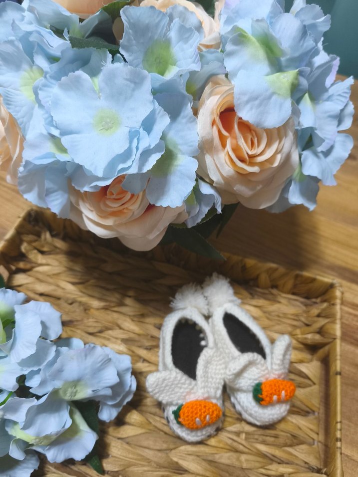 Nakışlı Beyaz Örgü Kız Bebek Patik - Görsel 5