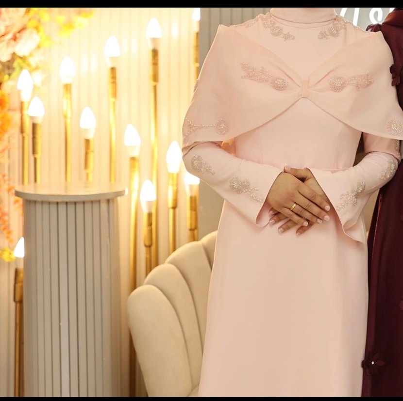 Pembe İşlemeli Uzun Kollu Sade Nişan Elbisesi - Görsel 2