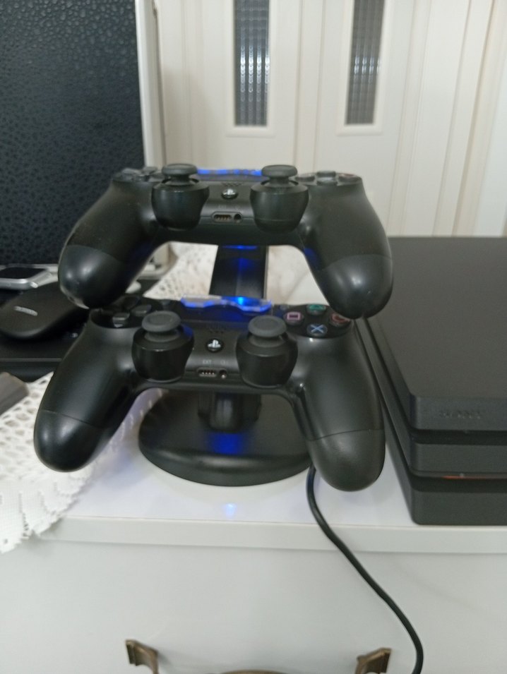 PlayStation 4 pro Konsol ve Kontrolörler ve oyun - Görsel 4