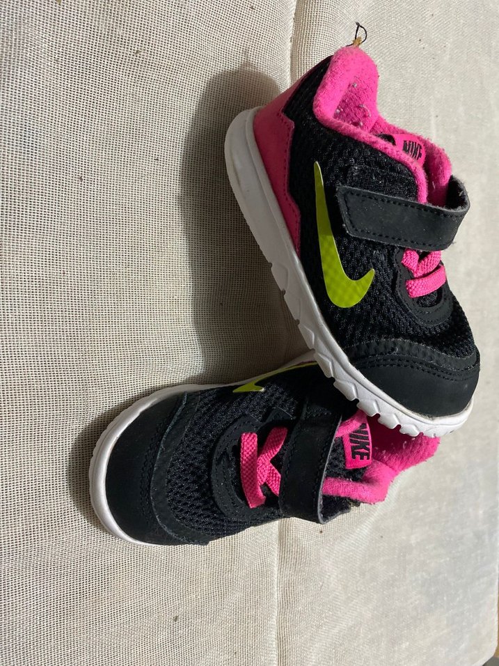 Kız Çocuk Siyah Pembe Nike Spor Ayakkabı - Görsel 2