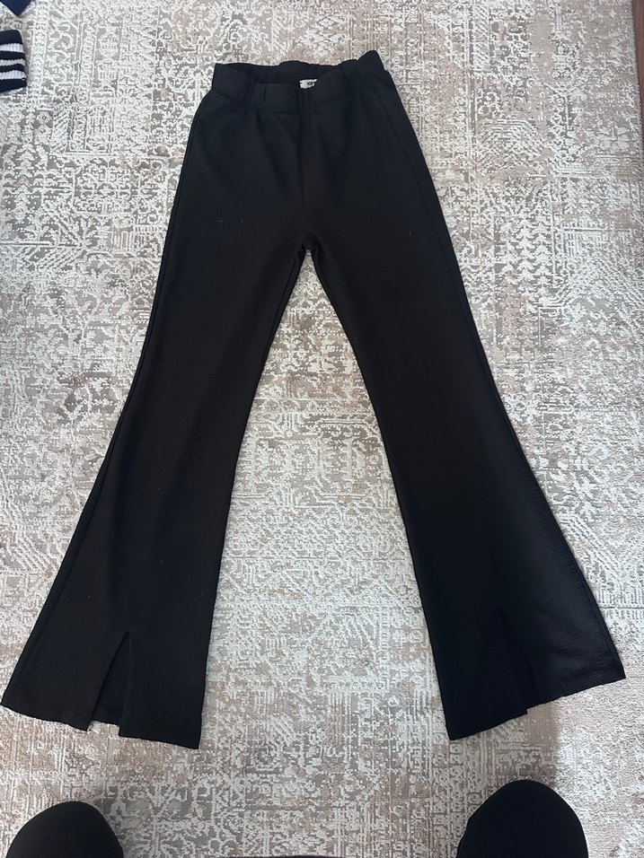 Siyah Yırtmaçlı Kadın İspanyol Paça Pantolon - Görsel 2