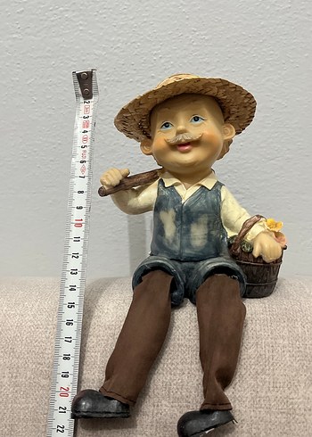 Hasır şapkalı çocuk figürü - Görsel 4