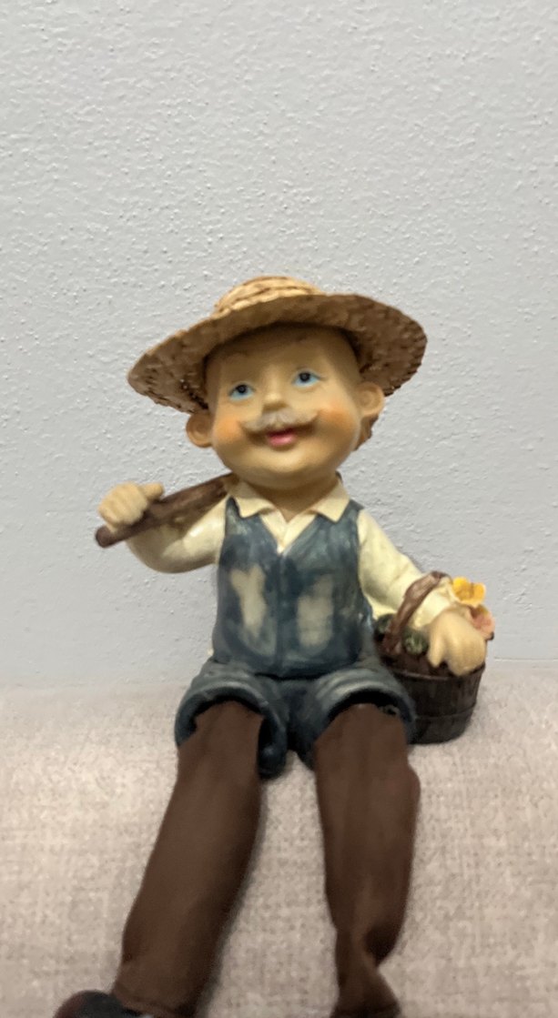 Hasır şapkalı çocuk figürü - Görsel 2