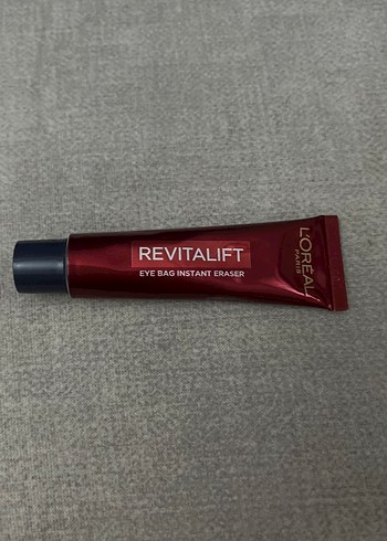 L'Oréal Revitalift Koyu Kırmızı Göz Kremi - Görsel 2