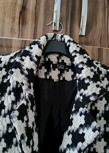 Düğmeli Siyah Beyaz Midi Kadın Kaban - Görsel 2