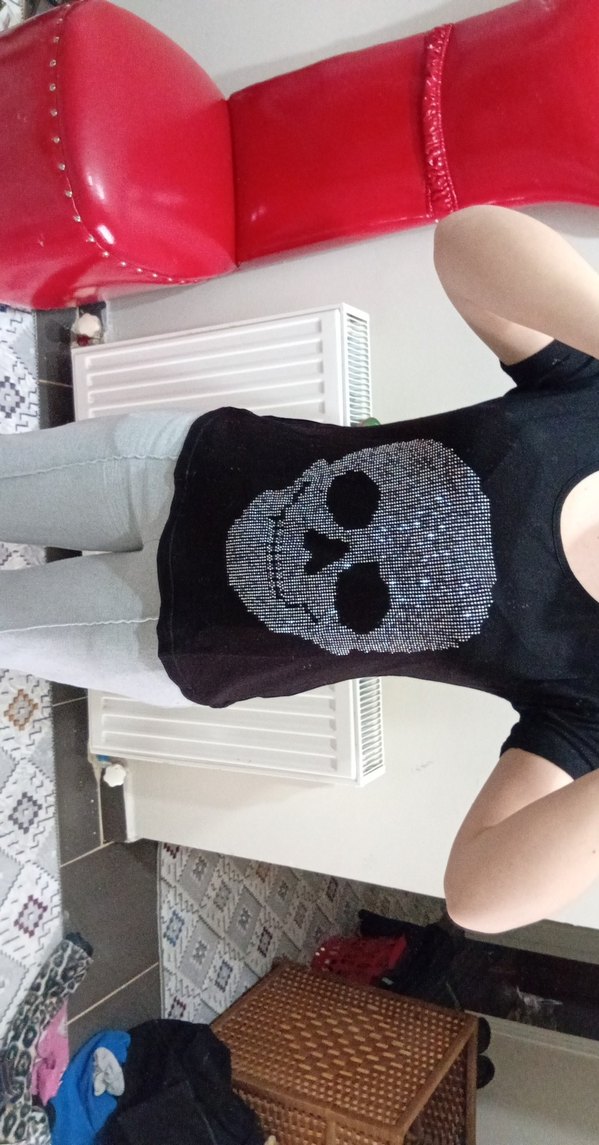 Pullu Kuru Kafa Baskılı Siyah Kadın Tişört - Görsel 3