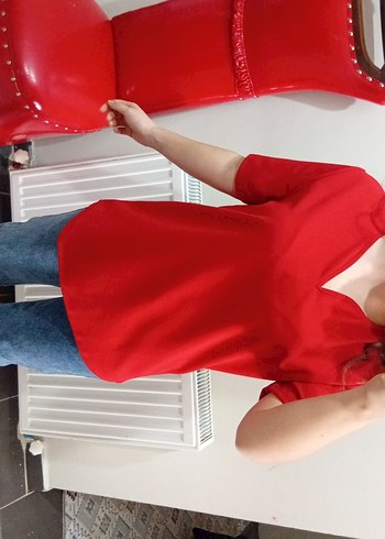 Kırmızı V Yaka Kadın Tişört - Görsel 2