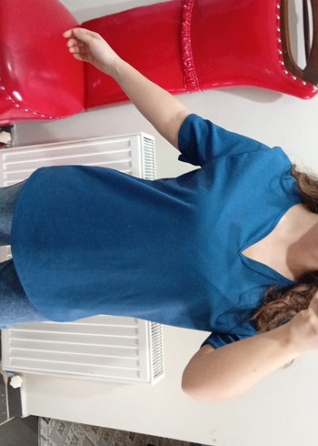 Mavi V Yakalı Kadın Tişört - Görsel 2