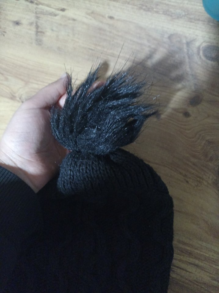 Kadın Siyah Örgü Ponponlu Bere - Görsel 3