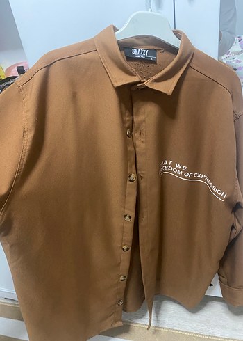 Düğmeli Kahverengi Gömlek - Görsel 2