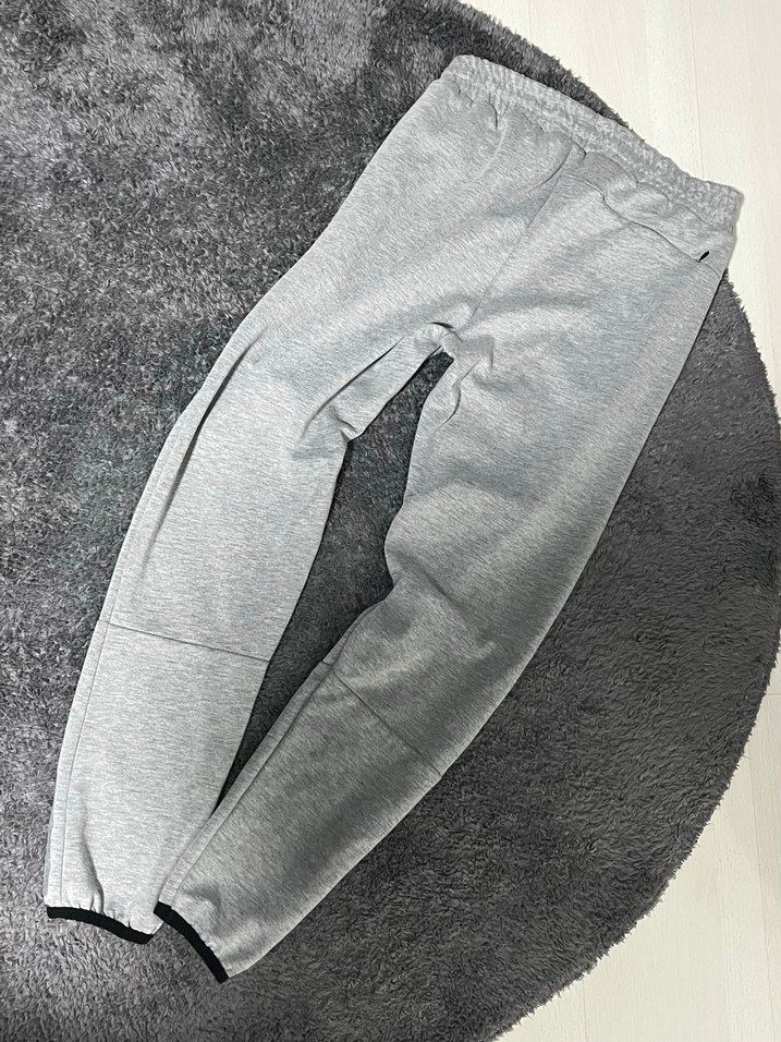 Gri Peluş Detaylı Eşofman - Görsel 2