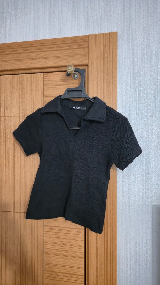 V Yaka Düğmeli Siyah Kadın Crop - Görsel 3