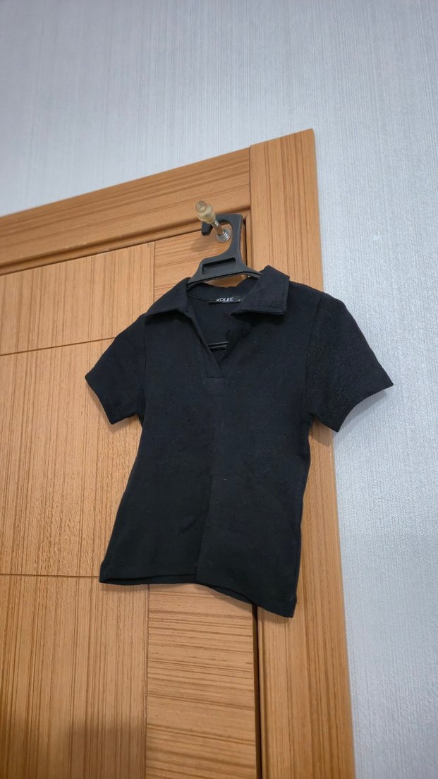 V Yaka Düğmeli Siyah Kadın Crop - Görsel 4