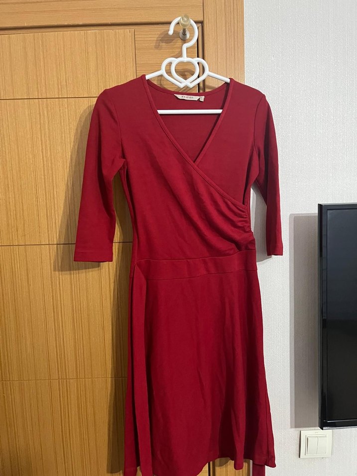 Kırmızı V Yaka Midi Triko Elbise - Görsel 5