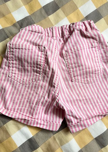 Kızlar için Pembe Çizgili Düğmeli Şort - Görsel 5