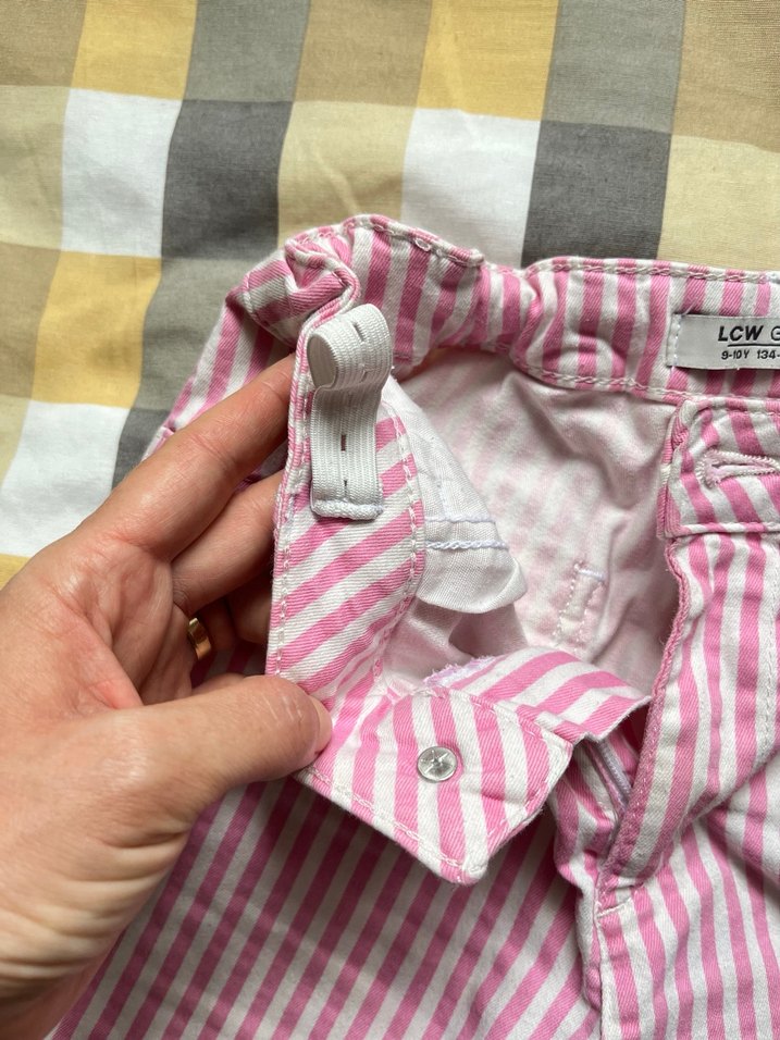 Kızlar için Pembe Çizgili Düğmeli Şort - Görsel 4