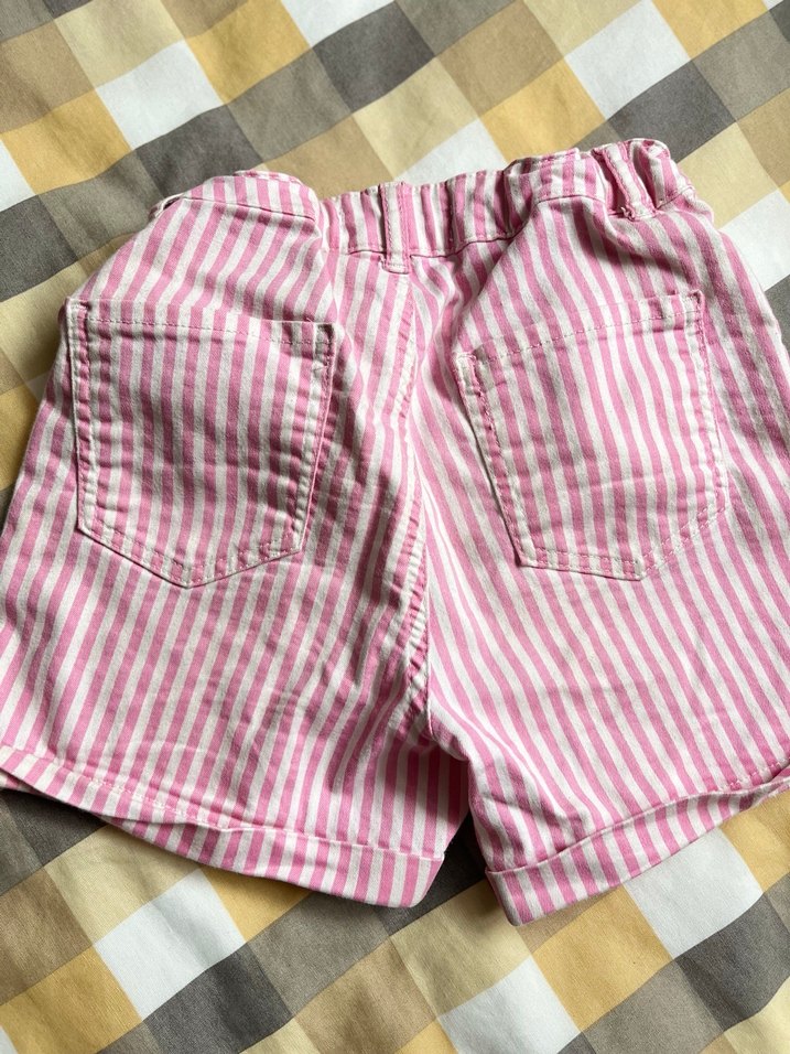 Kızlar için Pembe Çizgili Düğmeli Şort - Görsel 5