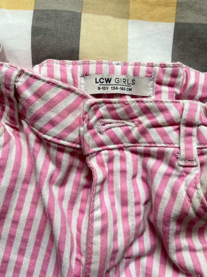 Kızlar için Pembe Çizgili Düğmeli Şort - Görsel 3