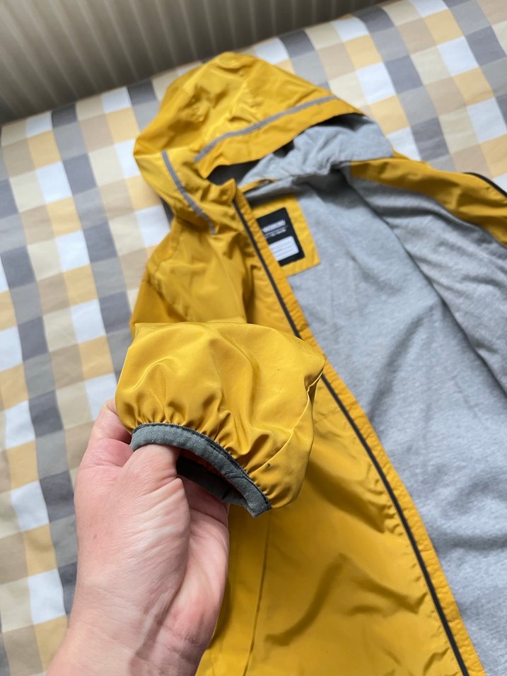 Sarı Kapüşonlu Erkek Çocuk Yağmurluk - Görsel 4