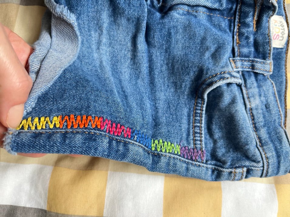 Renkli bağcık görünümlü nakışlı Kız Denim Şort - Görsel 5