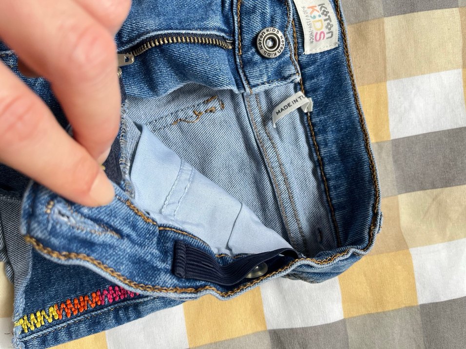 Renkli bağcık görünümlü nakışlı Kız Denim Şort - Görsel 4