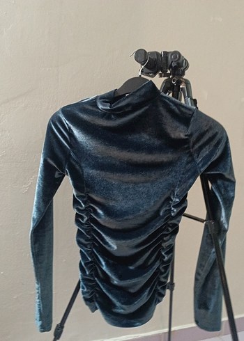 Siyah Drapeli Yüksek Yakalı Kadın Bluz - Görsel 3