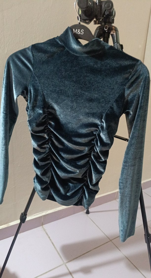 Siyah Drapeli Yüksek Yakalı Kadın Bluz - Görsel 4