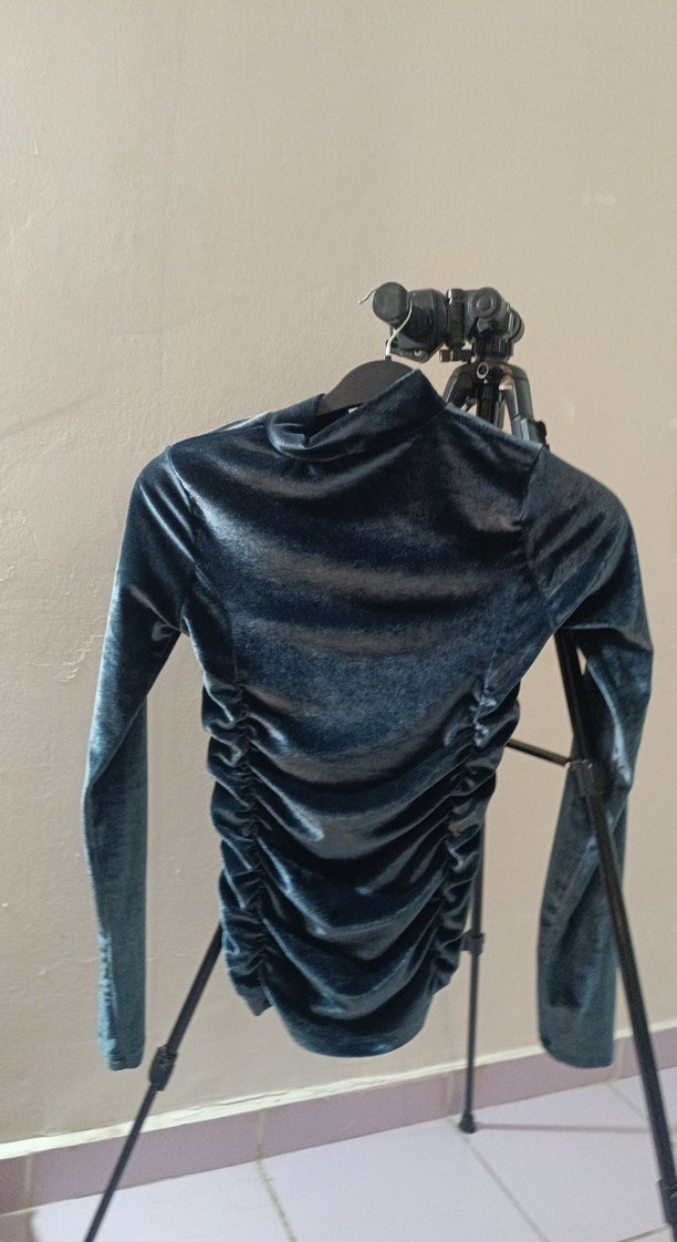 Siyah Drapeli Yüksek Yakalı Kadın Bluz - Görsel 3