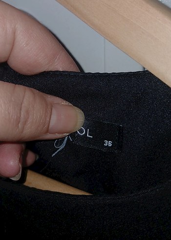 Siyah V Yaka Uzun Kolsuz Ofis Elbisesi - Görsel 3