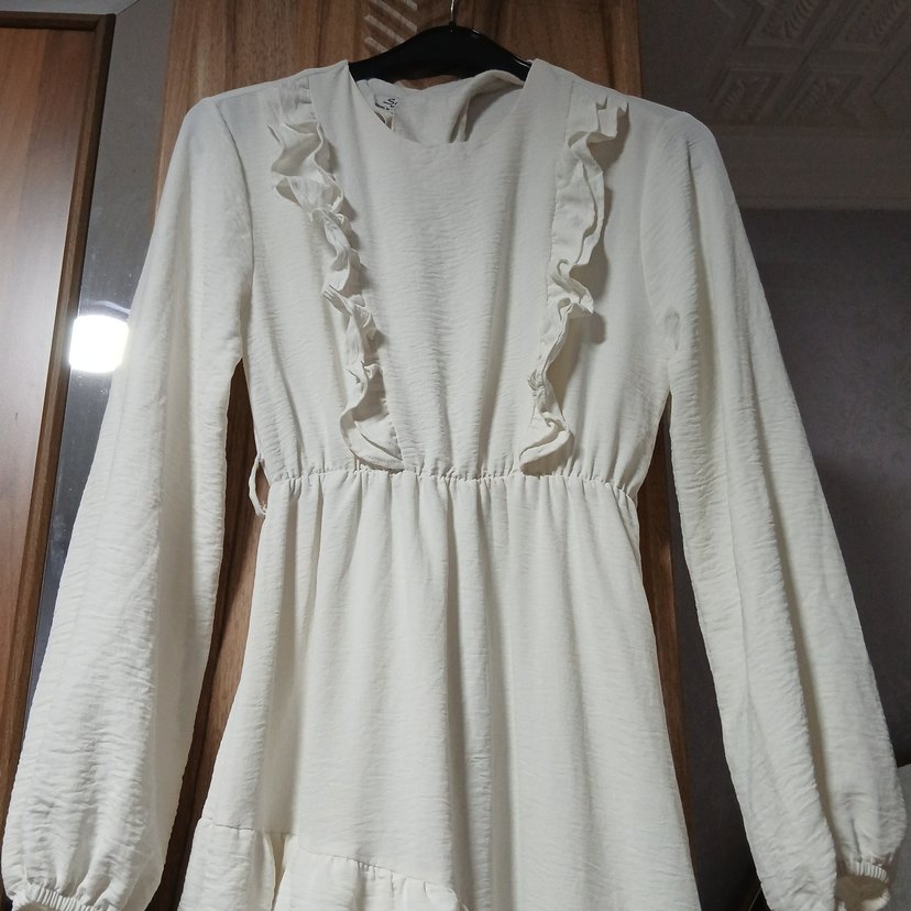 Beyaz Fırfırlı Elbise - Görsel 3