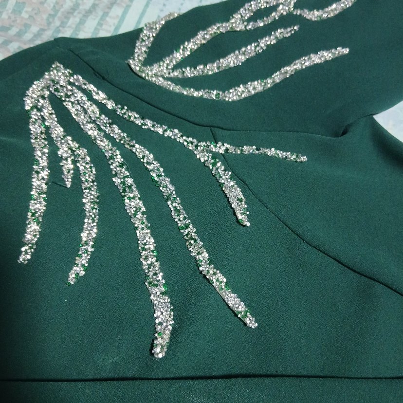 Yeşil Uzun Kollu İşlemeli Elbise - Görsel 2