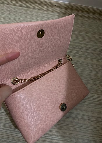 Zincir Detaylı Pembe Deri Kadın Çanta - Görsel 3
