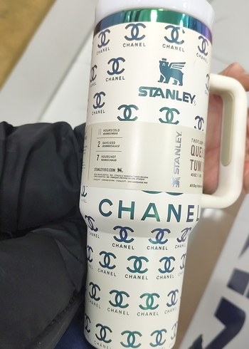 Beyaz Parlak Chanel Desenli Kupa - Görsel 2