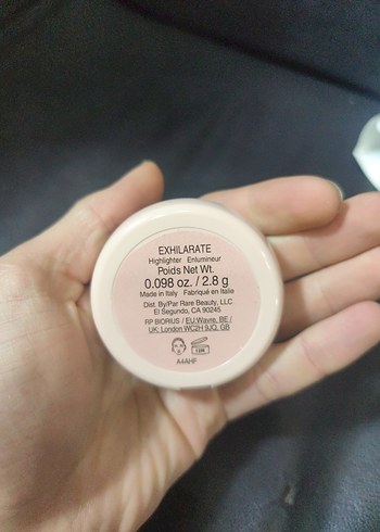 Rare Beauty Bej aydınlatıcı - Görsel 3