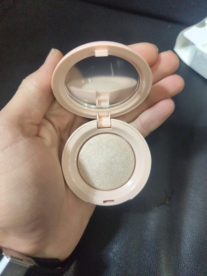 Rare Beauty Bej aydınlatıcı - Görsel 2