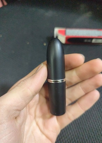 MAC Renkli Kırmızı Ruj - Görsel 3