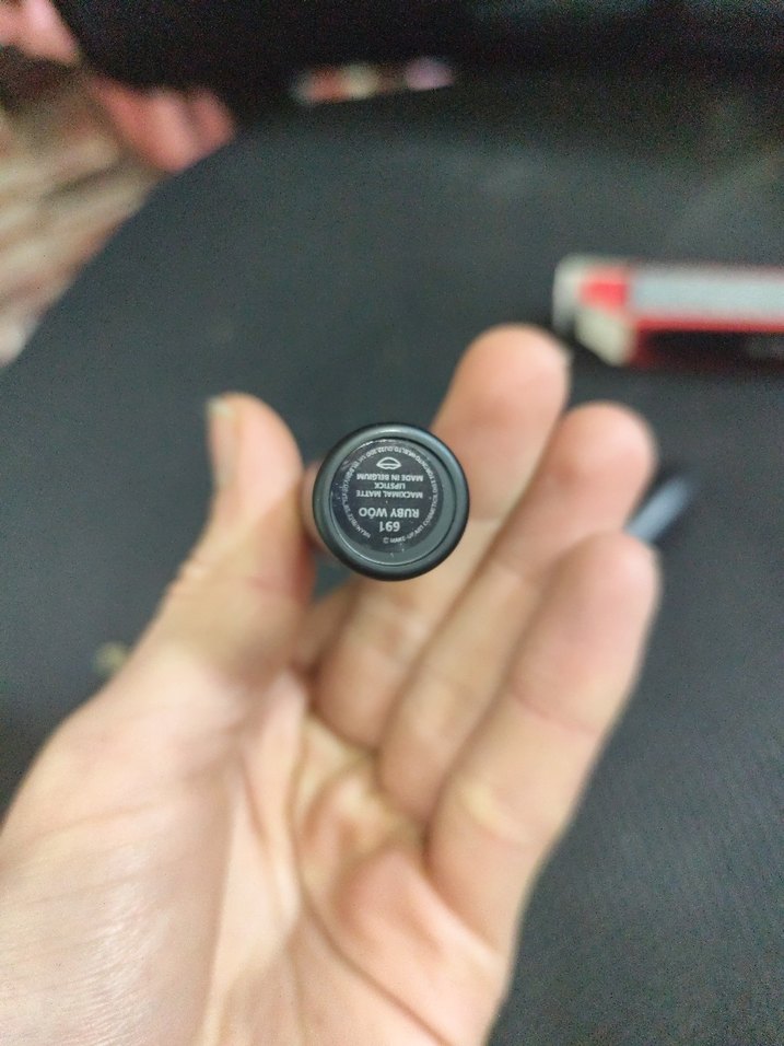 MAC Renkli Kırmızı Ruj - Görsel 4